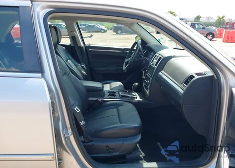 2010 Chrysler 300 Touring/Signature Series z USA, uszkodzony, nr VIN 2C3CK5CV1AH218753